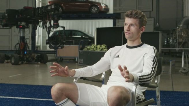 go to Unsere Kicker über ihre 'Geheimwaffe': Die Frauen