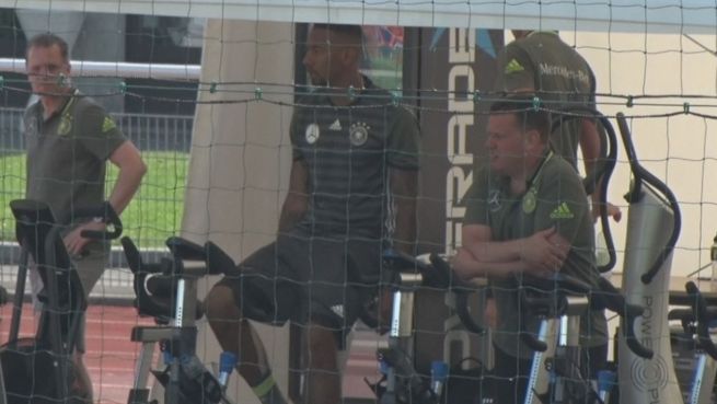 go to KO-Runde: Ohne Boateng gegen die Slowakei?