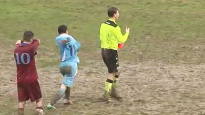 go to Jesus-like: Schiri bleibt nach Attacke völlig ruhig