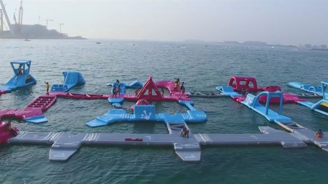 go to Traum für Spielkinder: Schwimmender Aquapark in Dubai