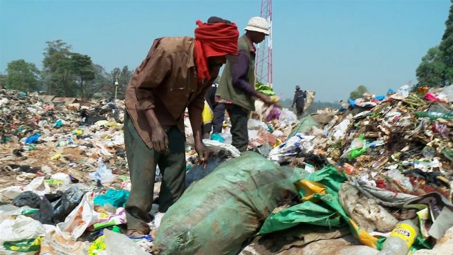 go to Zu viel Plastik im Meer: Strafen in Kenia