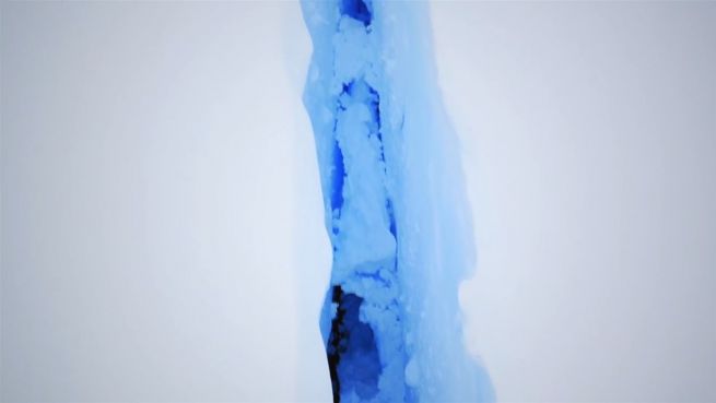 go to Riesiger Riss: Forscher müssen aus Antarktis fliehen